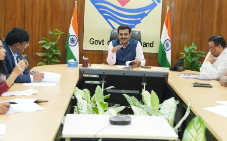 आनन्द बर्द्धन की अध्यक्षता में बुधवार को सचिवालय में व्यय-वित्त समिति की बैठक आयोजित हुई।